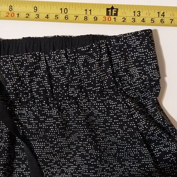 Lululemon On The Fly Short 2.5" - Picture 5 of 8